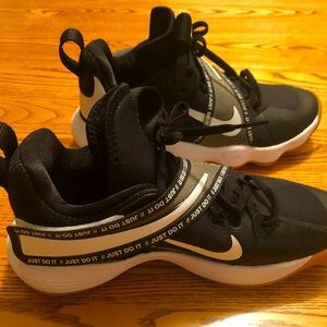 Brand new and never worn Women’s Size 6.5 Black Nike React HyperSet Shoes.